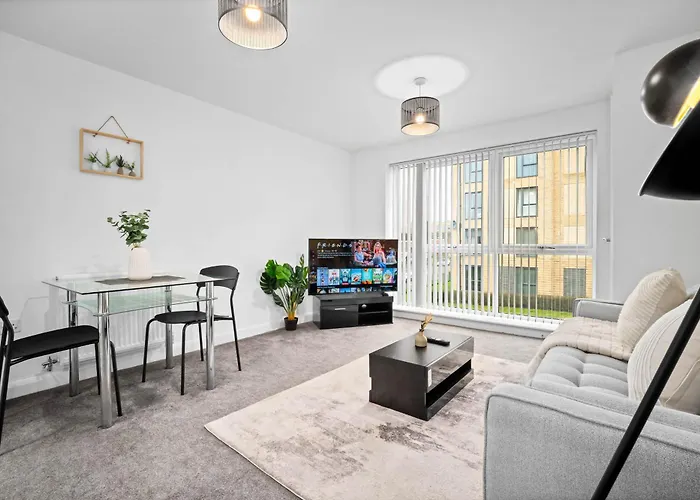 Luxury Central Apartment With Gated Access And Secure Parking 16Sl