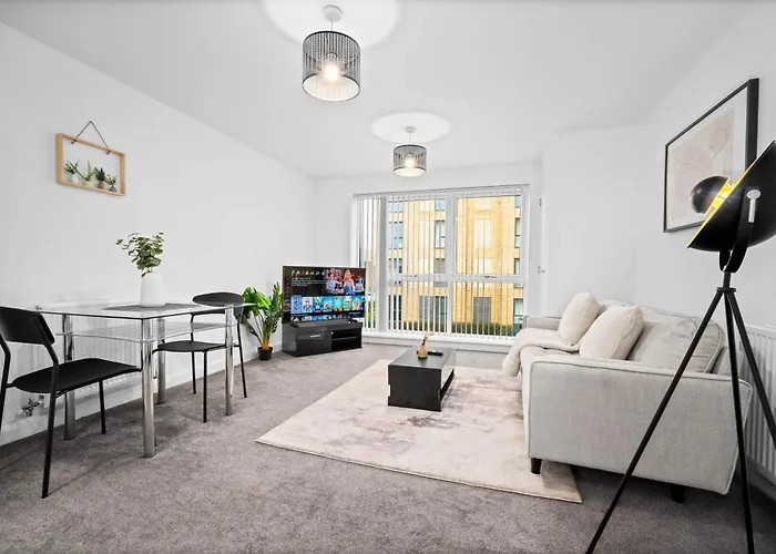 Luxury Central Apartment With Gated Access And Secure Parking 16Sl