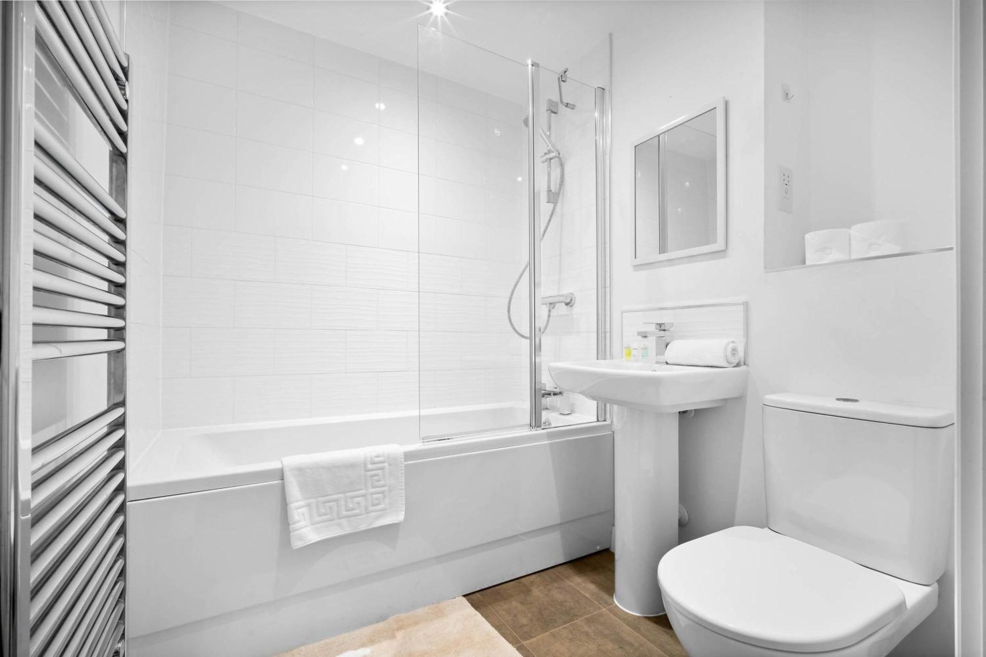 Luxury With Gated Access And Secure Parking 16sl